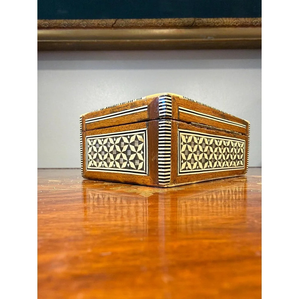 Vintage Marquetry Mother of Pearl‎ Box
